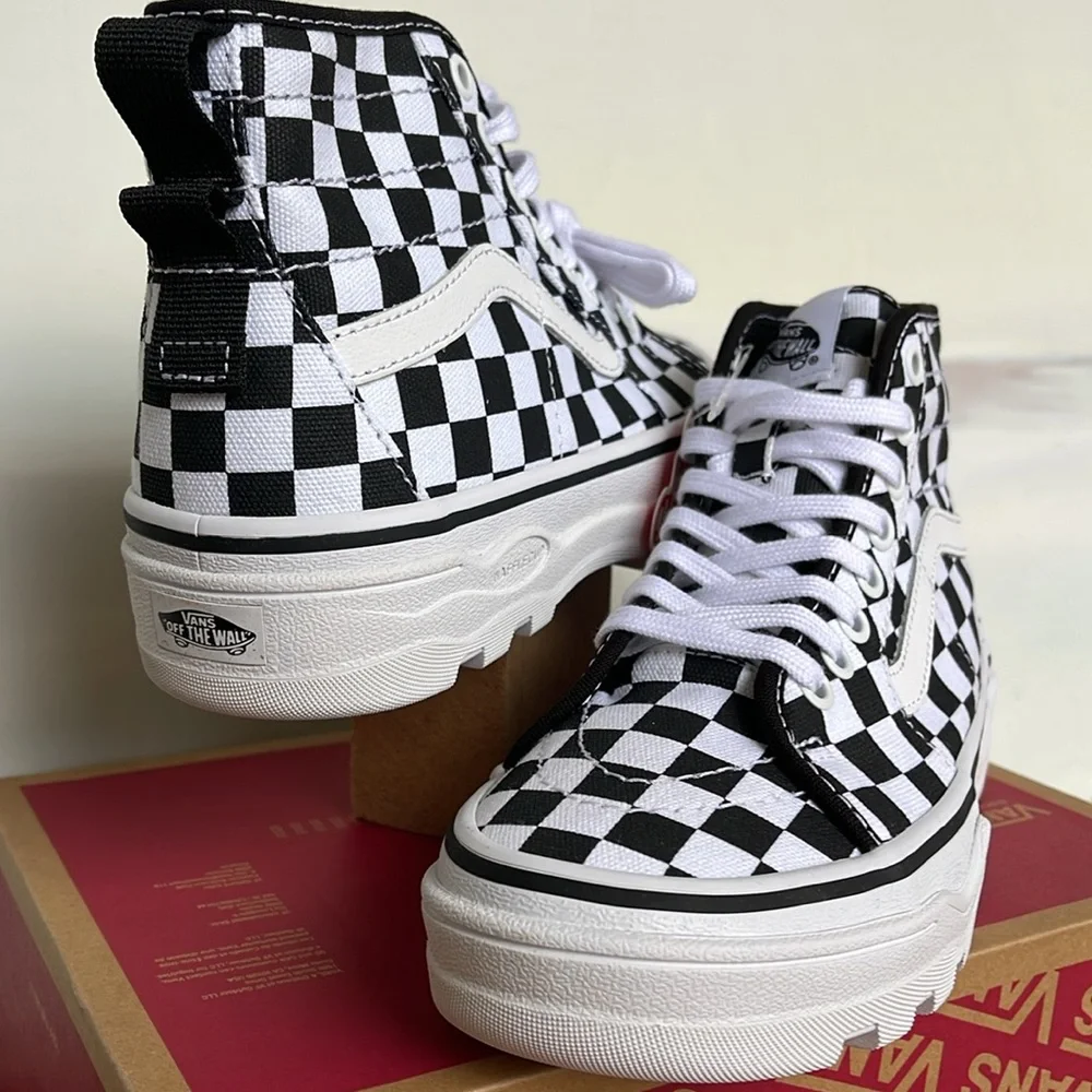 Vans WMNS Sentry Sk8-Hi
Checkerboard
VN0A5KY5705
Sneakers - Picture 9 of 16